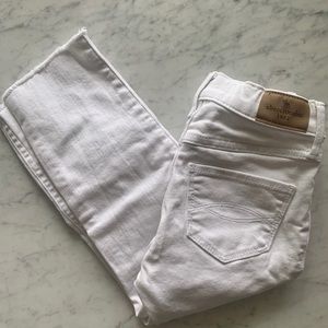 Like new white distressed Abercrombie girls jeans | size 5/6